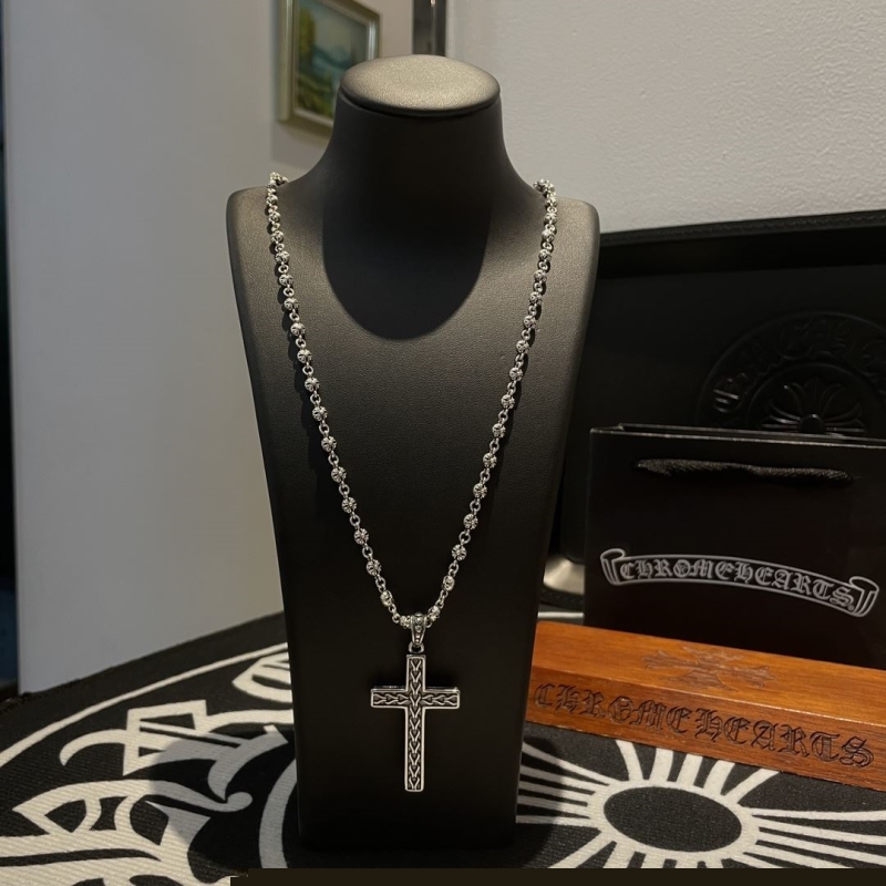 Ch**me He**ts necklaces